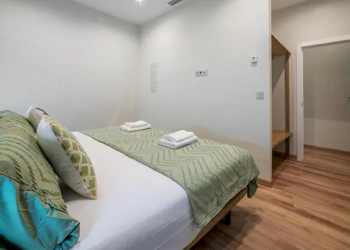 Bedrooms 1.5 Bathrooms Furnished - Justicia - Refurbished - MintyStay